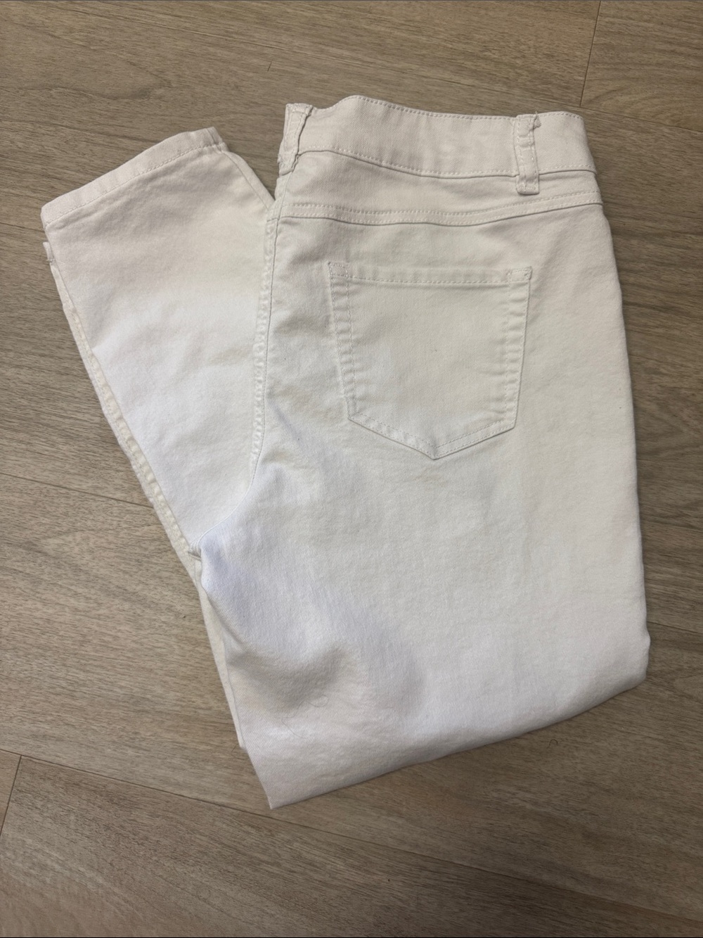 d. jeans Women’s White Cropped Jeans